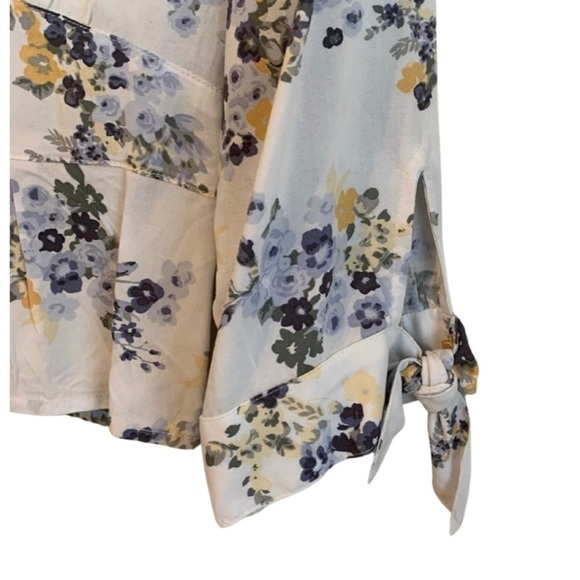 NWT Abercrombie & Fitch Long Sleeved Floral Wrap Top Medium - Picture 5 of 5